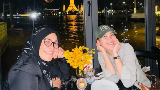 Kedekatan Ayu Ting Ting dan sang ibu jadi sorotan. (credit: instagram.com/mom_ayting92_)