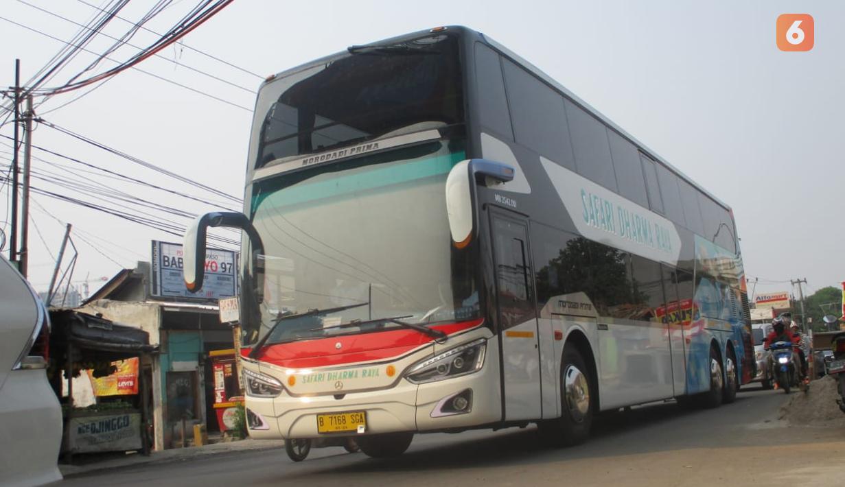 Morodadi Prima Tri Star Patriot DD memiliki desain seperti bus Eropa Setra S 531 DT.