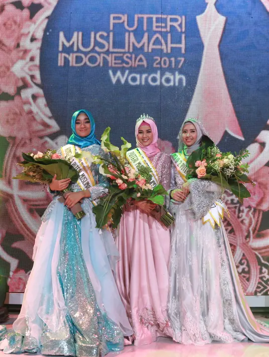 Selain Syifa yang memperoleh gelar juara satu, terdapat dua wanita berhijab lainnya, yakni Tiara Sukmasari asal Bogor yang berhasil menjadi runner up 1 dan Salsabella Kanzu asal Jakarta menjadi runner up 2. (Adrian Putra/Bintang.com)