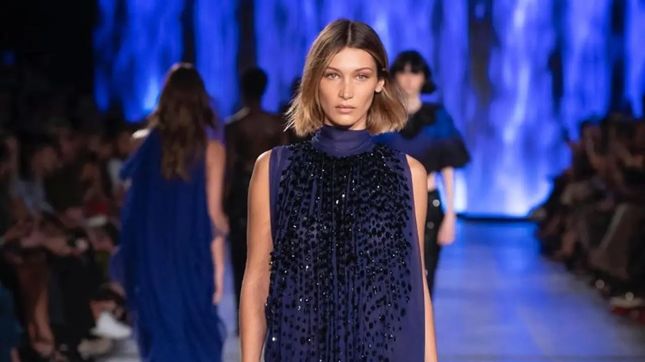 Sontek Cara Dapatkan Tata Rambut ala Bella Hadid Saat Tampil di Milan Fashion Week 2019