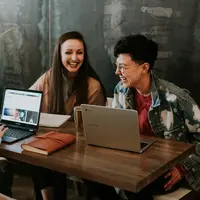 Orang dengan kecerdasan emosional yang terlalu tinggi cenderung kurang kreatif dan inovatif. (Foto: Unsplash/Brooke Cagle)