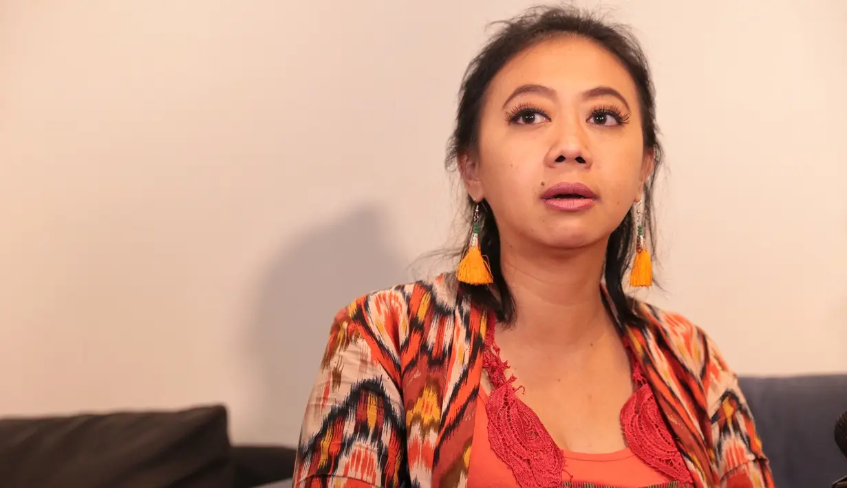 Asri juga berkesempatan untuk memperkenalkan karyanya di Australia. Ia menjadi orang pertama yang mendapat kontrak dengan para desainer di Perth. Bulan Juni mendatang, Asri akan bertandang ke sana. (Adrian Putra/Bintang.com)