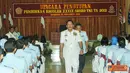 Citizen6, Bandung: Panglima TNI Laksamana TNI Agus Suhartono, bertindak selaku Inspektur Upacara pada penutupan Dikreg XXXIX SeskoTNI 2012 di Sesko TNI Bandung, Jawa Barat, Selasa (20/11/2012). (Pengirim: Badarudin Bakri).