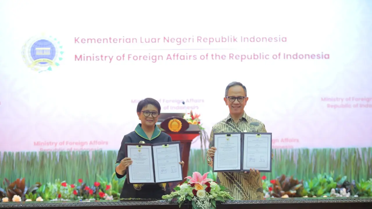 Otoritas Jasa Keuangan (OJK) dan Kementerian Luar Negeri Republik Indonesia (Kemenlu RI)