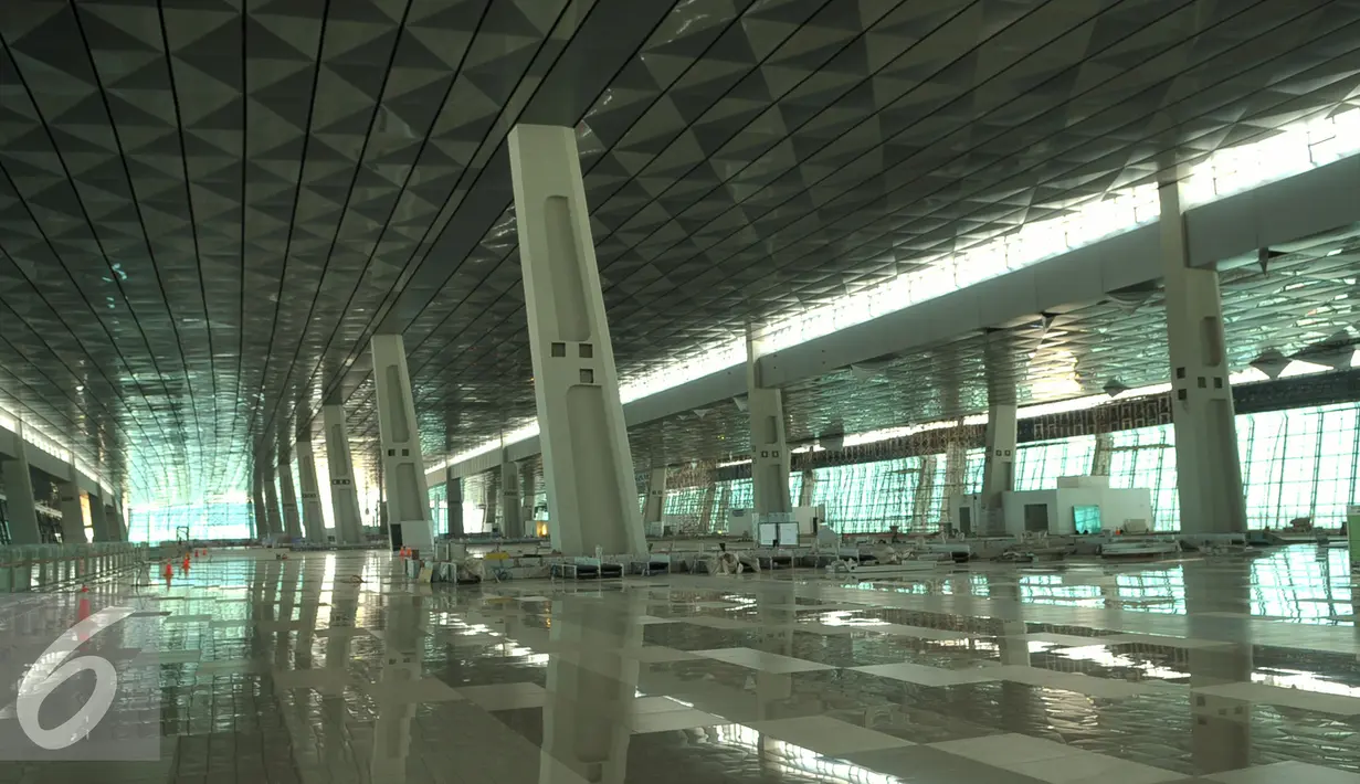 PT Angkasa Pura II (Persero) tengah melakukan tahap penyelesaian (finishing) pembangunan Terminal 3 Ultimate Bandara Internasional Soekarno Hatta, Tangerang, Banten, Rabu (27/1/2016). (Liputan6.com/Faisal R Syam) 