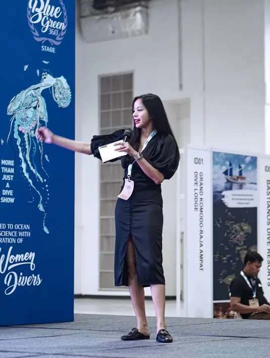 Tak hanya ikut, dirinya juga menjadi pembicara. Kirana menjadi ambassador untuk asosiasi penyelam internasional. [Instagram @kiranalarasati]