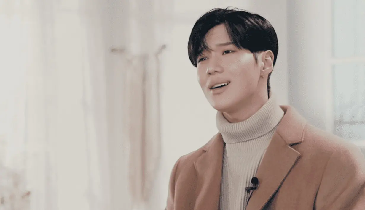 Air mata Taemin SHINee pun tak terbendung. Penggemar yang ikut bernyanyi bersama Taemin pun akhirnya ikut terbawa suasana. (Foto: Soompi.com)