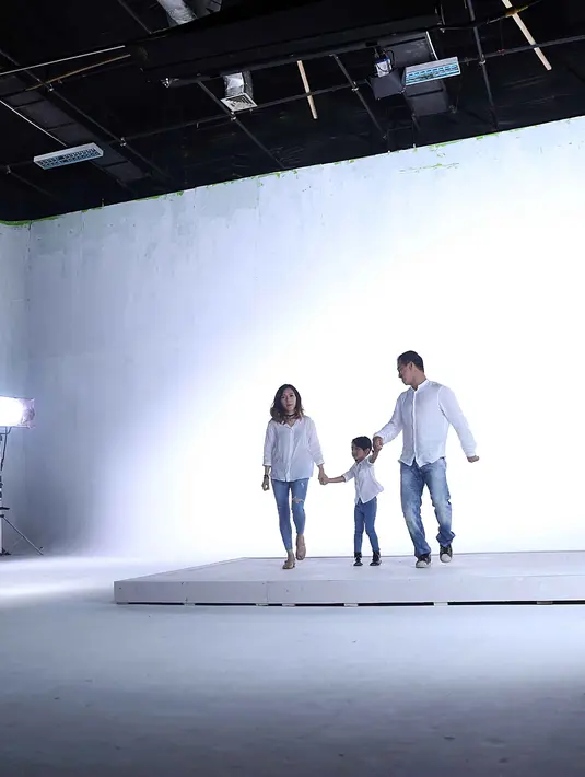 Ia juga menyampaikan ketertarikannya mengikuti syuting OST Surat Kecil Untuk Tuhan dan juga film yang dibintanginya itu yang didedikasikan untuk anak-anak. (Nurwahyunan/Bintang.com)