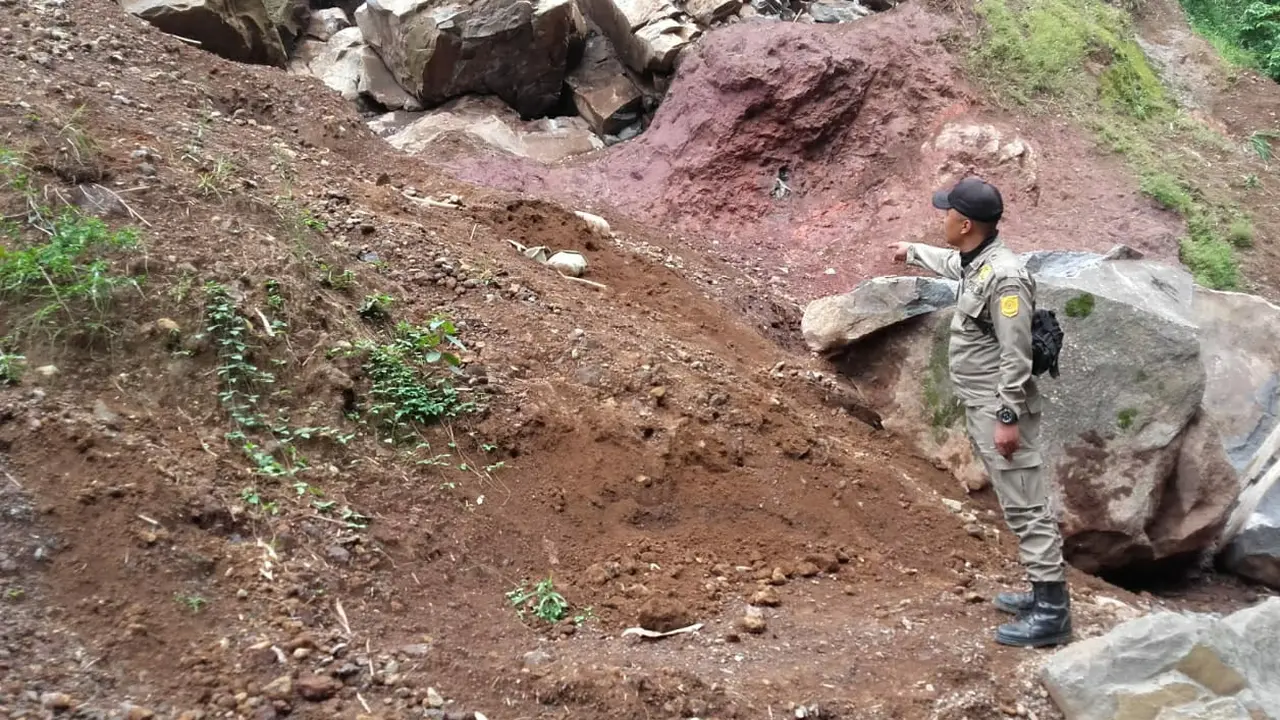 Tanah Longsor, Kecamatan Cijeruk, Kabupaten Bogor.