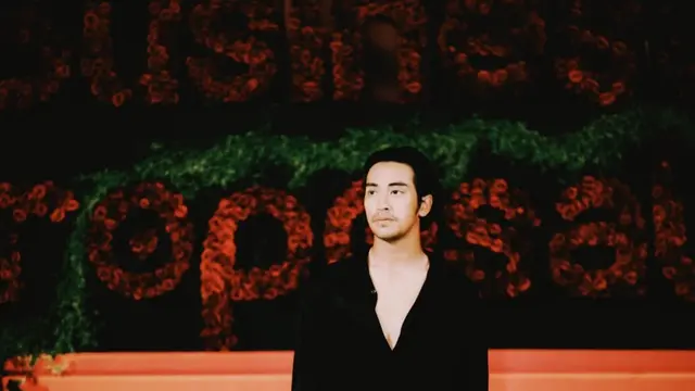 Film A BUSINESS PROPOSAL (credit: instagram/arieltatum)