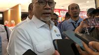 Menteri Perdagangan (Mendag) Zulkifli Hasan&nbsp;saat memantau harga beras ke Transmart Cempaka Putih, Jakarta, Senin (19/2/2024). (Foto: Liputan6.com/Tira S)