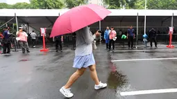 Suasana booth penukaran tiket laga FIFA Matchday Timnas Indonesia melawan Argentina yang terletak di Gedung Serba Guna Senayan, Jakarta, Jumat (16/06/2023). Penukaran tiket Timnas Indonesia Vs Argentina dimulai pukul 10.00-17.00 WIB hingga hari Senin (19/06/2023) siang. (Bola.com/Bagaskara Lazuardi)