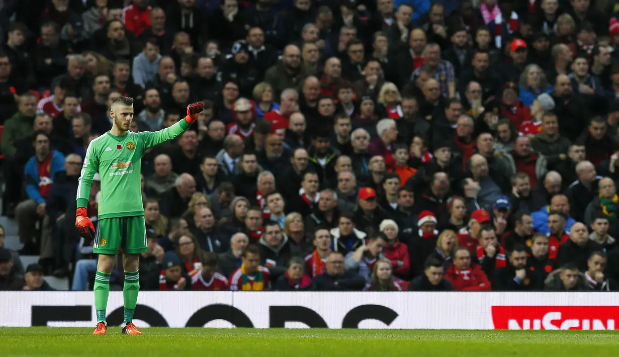 Kiper MU, David De Gea tampil menghadapi WBA pada laga Liga Premier Inggris di Stadion Okd Trafford, Inggris, Sabtu (7/11/2015). MU berhasil menang 2-0. (Reuters/Jason Cairnduff)