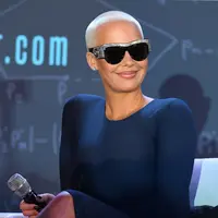 Putus cinta tak membuat Amber Rose trauma untuk menjalin cinta kembali. Baru dua bulan mengakhiri hubungannya dengan Valentin Chmerkovskiy, Amber sudah terlihat menjalin kasih dengan pria lainnya. (AFP/Bintang.com)