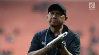 Pelatih Tira Persikabo, Rahmad Darmawan, merayakan kemenangan atas Kalteng Putra pada laga Shopee Liga 1 di Stadion Pakansari, Bogor, Jumat (26/7). Tira Persikabo menang 5-2 atas Kalteng. (Bola.com/Yoppy Renato)