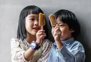 Saat liburan, si kecil sering kali merasa antusias hingga membawa camilan favoritnya ketika liburan. (Foto/dok: Pexels/Alex Green)