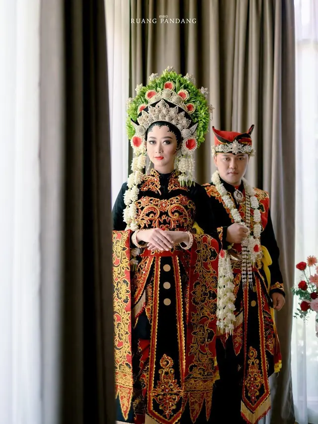 5 Potret Danang DA dan Nura Pakai Baju Adat Suku Osing, Menawan