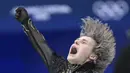 Ilia Malinin menjadi tokoh kunci ketika Tim Amerika Serikat mempertahankan medali emas pada nomor tim figure skating di Olimpiade Milan-Cortina 2026, Minggu (08/02/2026) waktu setempat. (AFP/Wang Zhao)