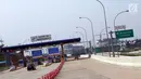 Pengendara memasuki gerbang tol Margonda I, Depok, Jawa Barat, Selasa (4/6/2019). Kementerian PUPR membuka ruas tol Cijago Seksi II secara fungsional dari gerbang tol Cisalak hingga Kukusan I (5,5 KM) hingga 10 Juni 2019 pukul 14.00 WIB. (Liputan6.com/Helmi Fithriansyah)