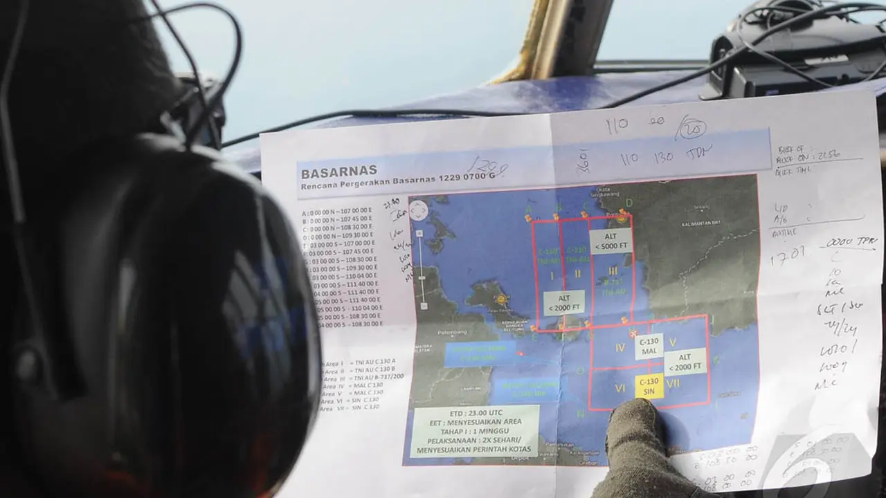 Suasana Pencarian AirAsia dari Atas Hercules