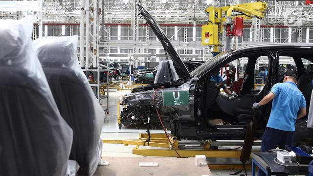 Mengintip Pabrik Mercedes Benz di Wanaherang Bogor