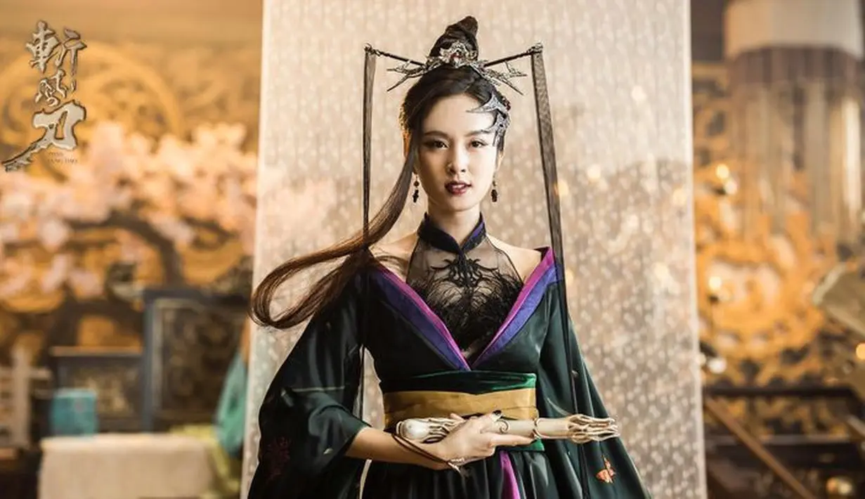 Memiliki kecantikan khas Thailand dengan fitur yang membuatnya jadi transgender tercantik. Terutama matanya yang disebut berbicara. [Foto:@poydtreechada]