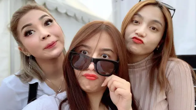 6 Potret Kenangan Chacha Sherly dengan Dara dan Lyia, Partner di Trio Macan