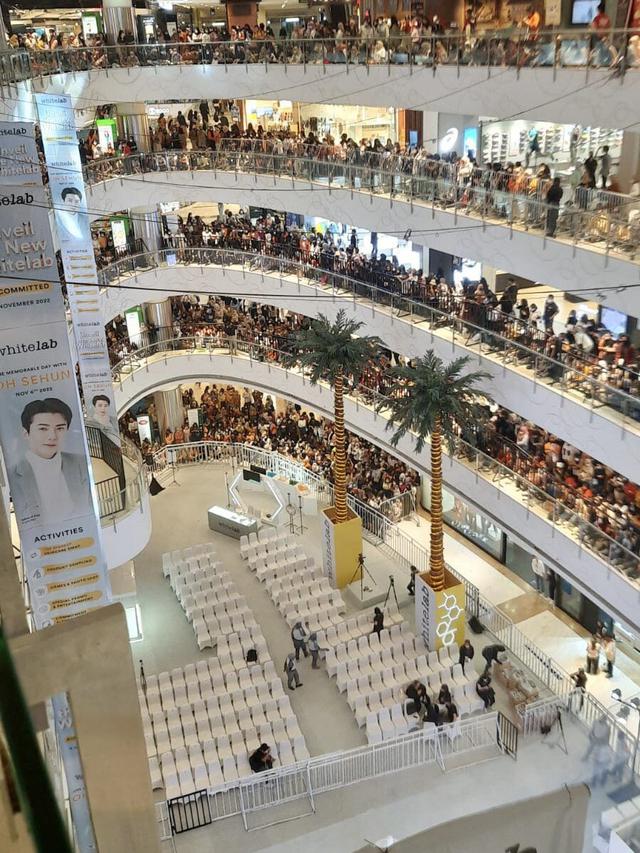 Penggemar yang Membludak di Fan Meeting Sehun.