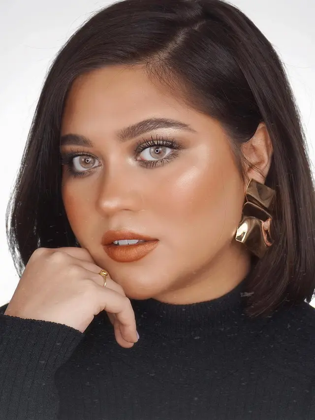 Gaya Makeup ala Beauty Influencer Sarah Ayu yang Bikin Wajah Fresh