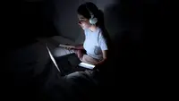 7 Kebiasaan Orang yang Sulit Tidur sebelum Menyelesaikan Pekerjaan Kecil, Kamu Termasuk?