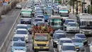 Ratusan kendaraan terjebak kemacetan saat melintasi Jl MH Thamrin, Jakarta, Kamis (18/12/2014). (Liputan6.com/Faizal Fanani)
