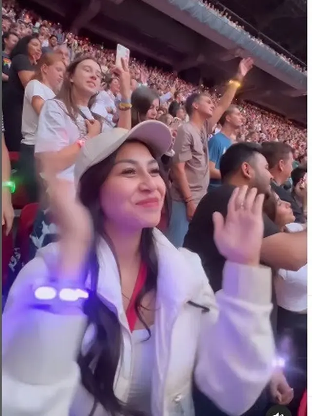 Nisya Ahmad dan suami Andika Rosadi nonton konser Coldplay di Amsterdam, Belanda (Foto: instagram nissyaa)