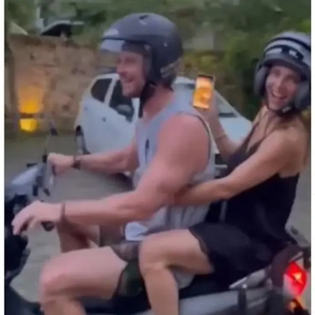 Chris Hemsworth Tertib Naik Motor Saat Liburan di Bali, Warganet Singgung Gubernur Bali dan Kemenparekraf