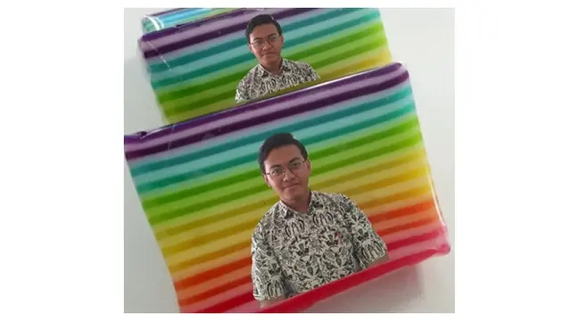 Minta Editkan Background Warna Warni, 6 Hasilnya Bikin Senyum Tipis