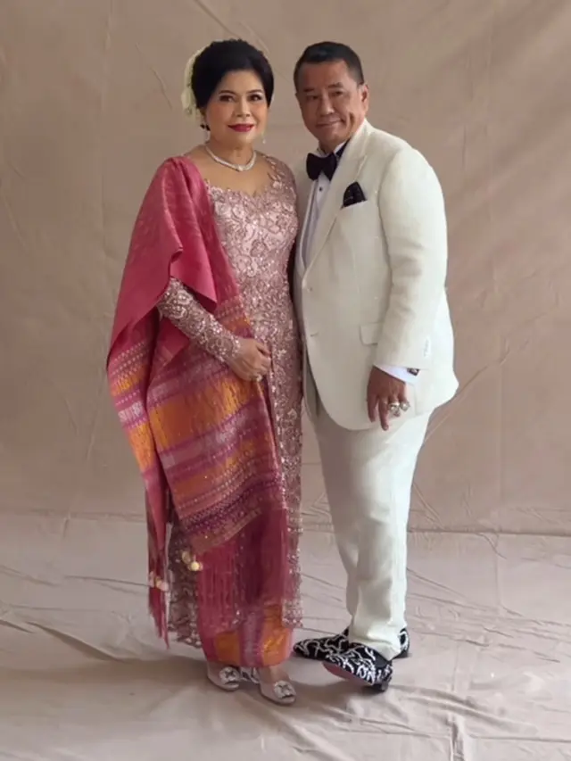 Keluarga Hotman Paris di Pemberkataan Frank-Winona. [@myrnamyura]