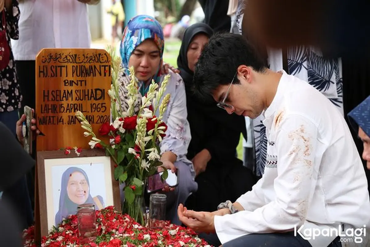 7 Potret Pemakaman Ibunda Maxime Bouttier, Luna Maya Setia Mendampingi