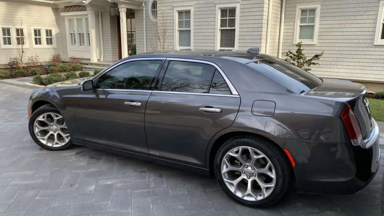 Konsumen ini rela menukarkan Tesla dengan Chrysler 300 (Notebookcheck)