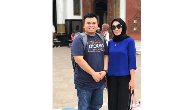 5 Potret Kemesraan Mama Lita MasterChef dengan Suami, Harmonis Sekali