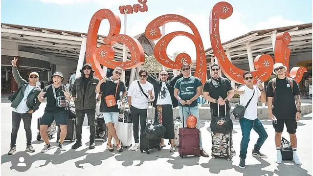 7 Potret Andre Taulany dan Geng The Prediksi Liburan di Bali, Seru Banget