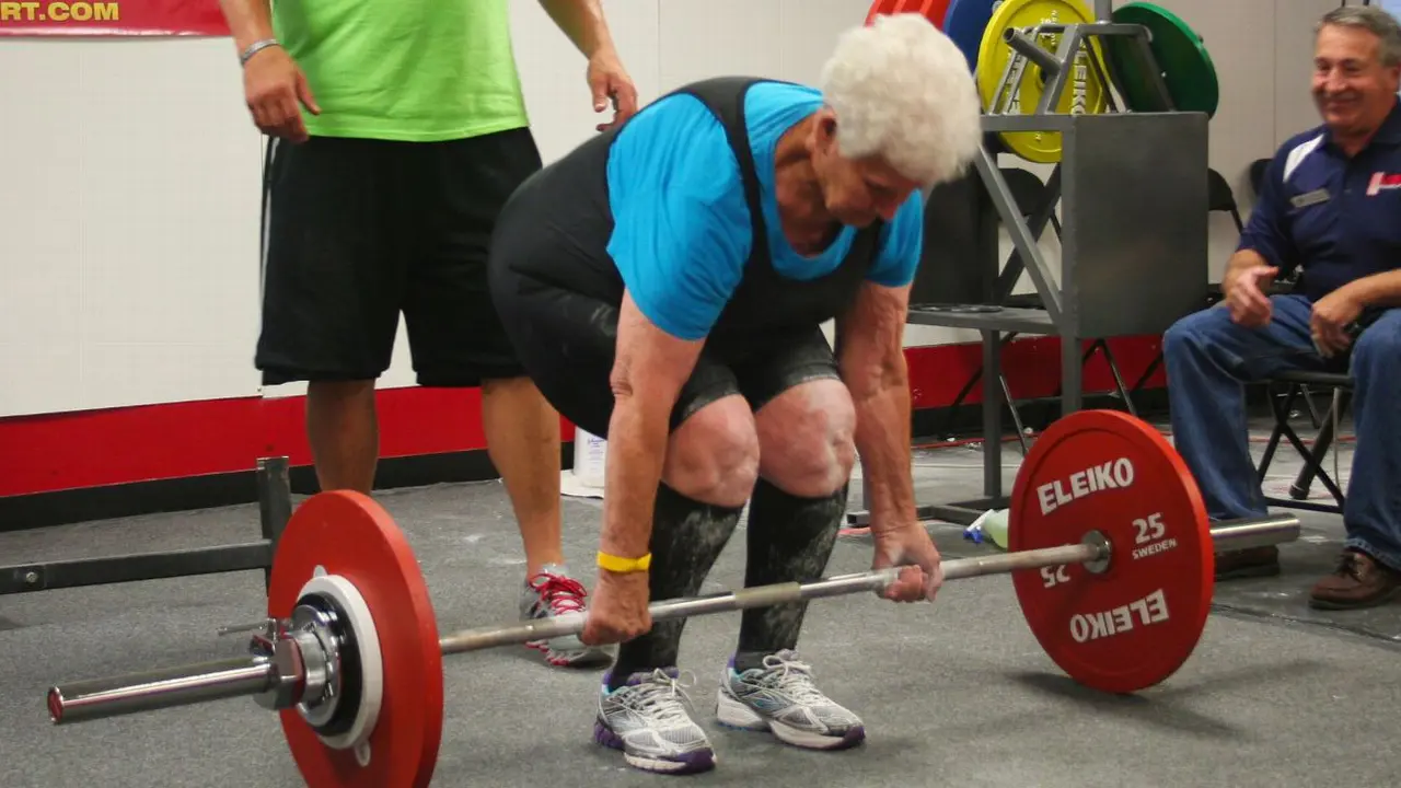 Nenek Super Angkat Beban 100 Kilogram *OTW