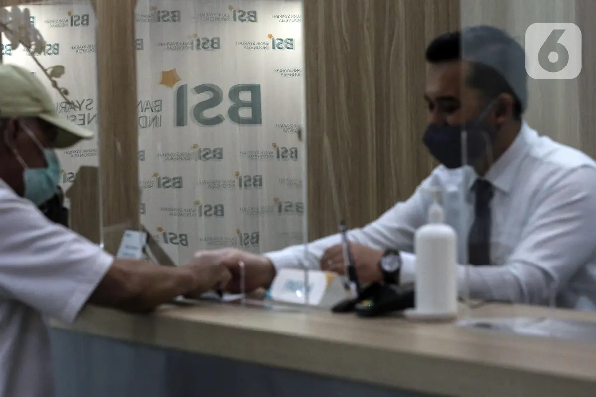 FOTO: Pelayanan Bank Syariah Indonesia Usai Diresmikan Jokowi