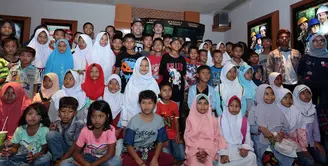 Sudah sepekan film Warkop DKI Reborn 2 hadir di layar bioskop tanah air. Antusias masyarakat yang begitu tinggi untuk menyaksikan film ini sangat terlihat. Terbukti dengan pencapaian jumlah penonton pada film ini. (Deki Prayoga/Bintang.com)