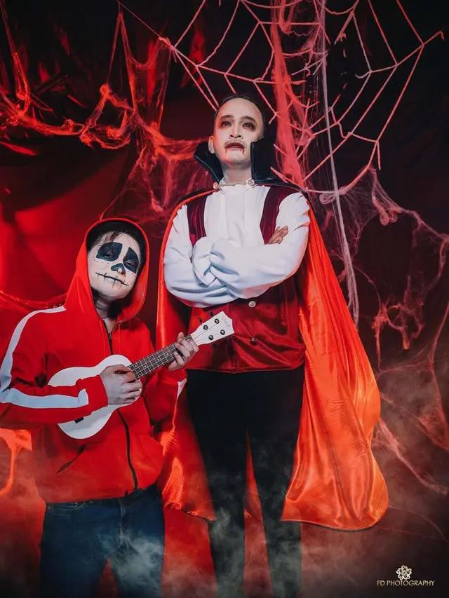 7 Gaya Pemotretan Keluarga Ruben Onsu Bertema Halloween, Curi Perhatian
