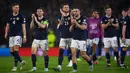 Pemain Skotlandia merayakan kemenangan atas Spanyol pada matchday kedua Kualifikasi Euro 2024 di Hampden Park, Glasgow, Skotlandia, Rabu (29/03/2023) WIB. Skotlandia berhasil menang dengan skor 2-0. (AFP/Andy Buchanan)