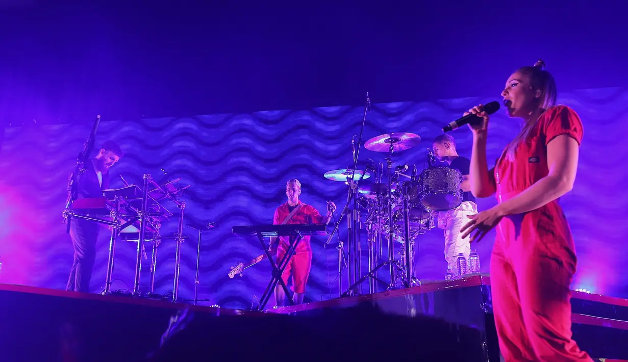 "Terima kasih untuk malam yang indah," ujar Kirsten Joy saat menutup penampilan mereka. (Deki Prayoga/Bintang.com)