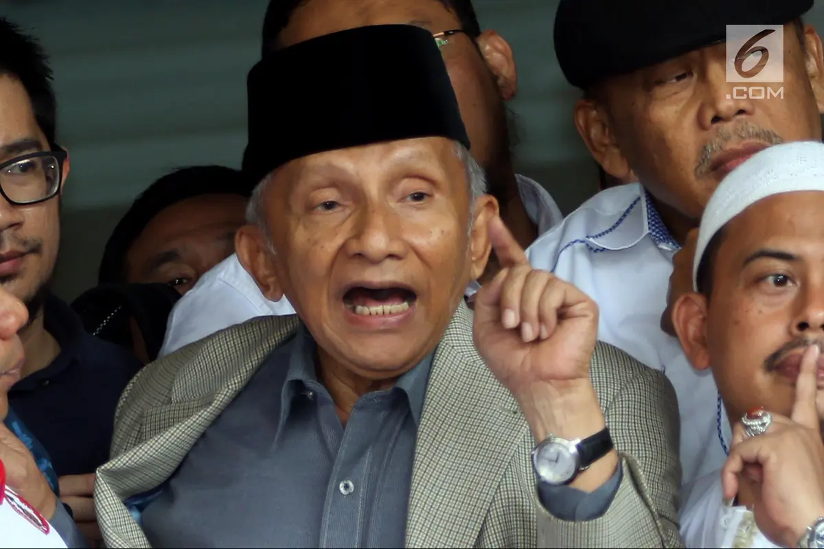 6 Jam Diperiksa Penyidik, Amien Rais Tebar Senyum Tinggalkan Mapolda