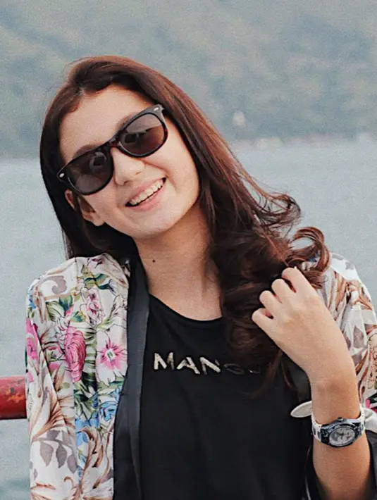 Kini Zoe Jackson tengah disibukan dengan sinetron terbarunya. Dirinya mulai dikenal setelah bermain peran dalam film Dear Nathan 2 pada tahun 2018 lalu. (Liputan6.com/IG/@zoeabbasjackson)