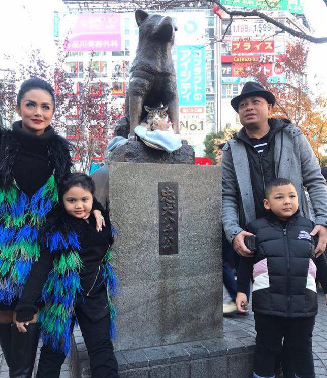 Momen liburan KD bersama suami dan dua anaknya di Jepang/copyright instagram.com/krisdayantilemos