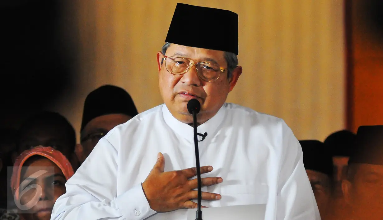 SBY menggelar jumpa pers menanggapi tudingan Antasari Azhar, Jakarta, Selasa (15/2). SBY mengingatkan agar penguasa tidak semena-mena dalam menggunakan kekuasaan karena akan ada hukuman dari Tuhan. (Liputan6.com/Angga Yuniar)