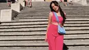 <p>Warna cerah senada agar outfitmu jadi pusat perhatian. (Instagram @bebytsabina)</p>